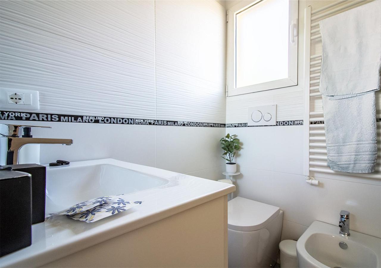 Athena Rooms - Parcheggio Privato Bolonia Zewnętrze zdjęcie